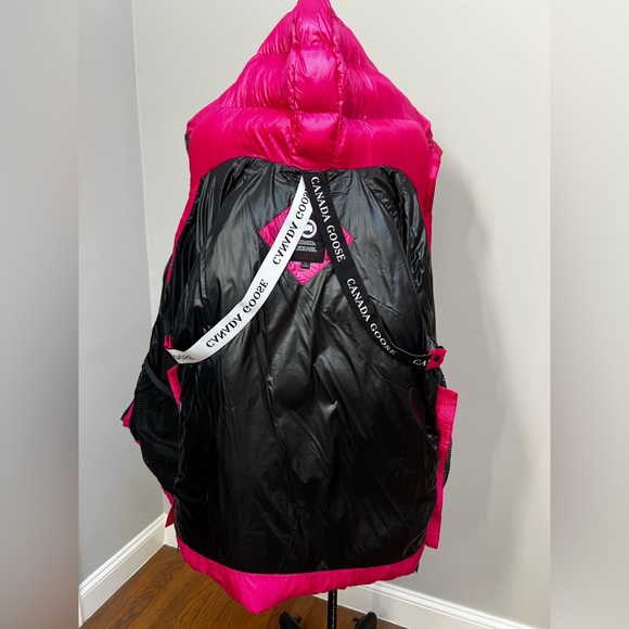 NWT Canada Goose Vibrant Pink Puffer Jacket L - Picture 8 of 11